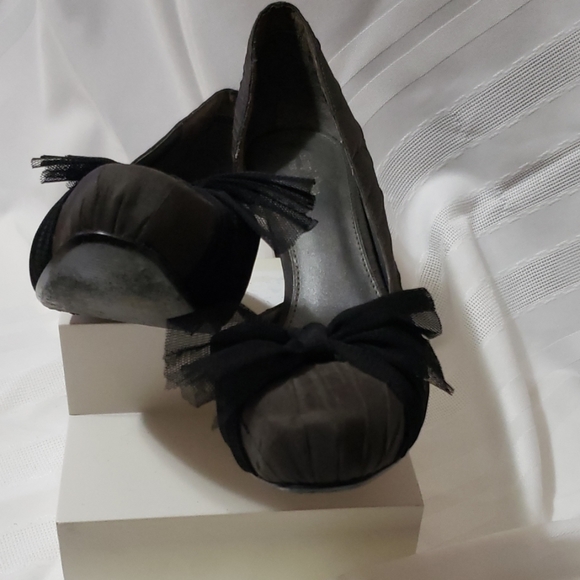Simply Vera charcoal, fabric chunky lucite heel. - Picture 6 of 7